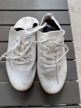 Suavs the Zilker Marshmallow - Gum Women's Go Anywhere DO Anything Shoes Size 7